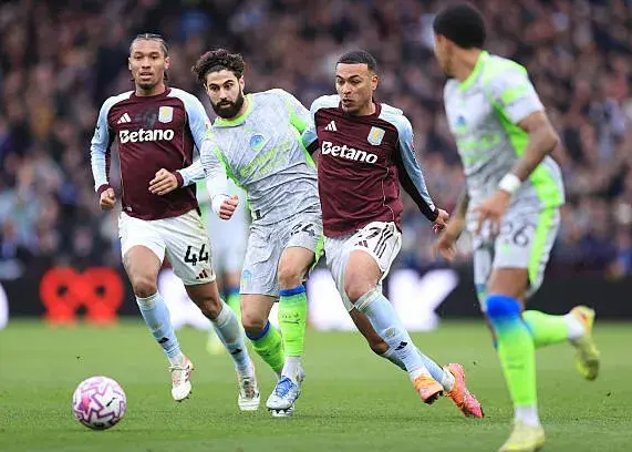 وسط لامبورگینیها: ستارهای با یک فولکس ساده