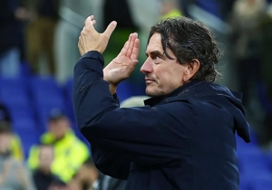 زشت‌ترین برخورد سال با یک مربی (عکس)