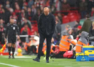 بحران در آنفیلد: از قهرمانی مقتدرانه تا سقوط آزاد