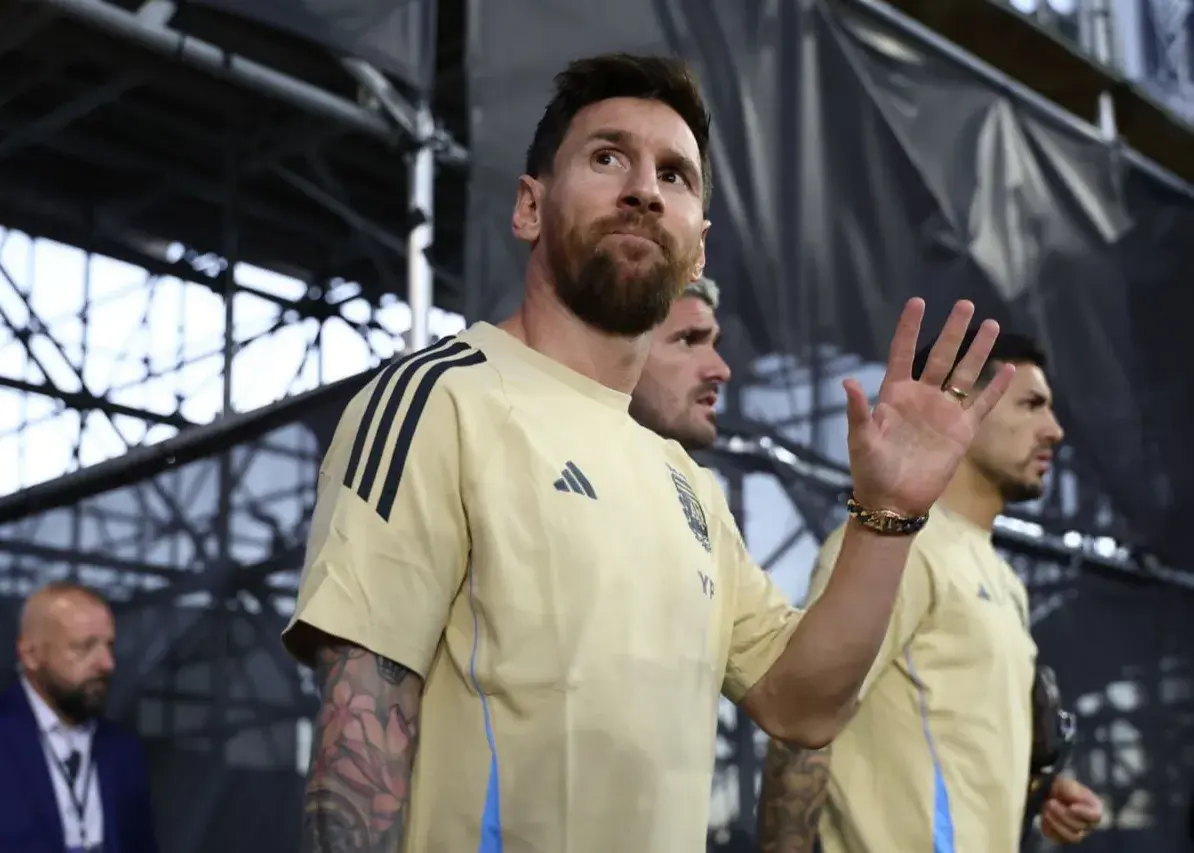 آنگولا برای مسی میلیون‌ها دلار هزینه می‌کند!