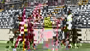 سه امتیاز، سوغاتی مورایس و قربانی از ازبکستان