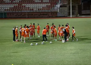 خطیبی از جایگاه شیشهای طلسمشکنی میکند (عکس)