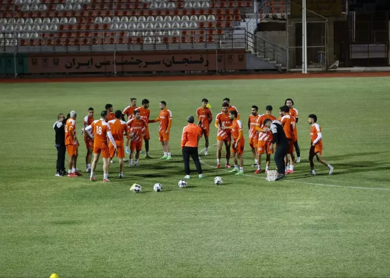 خطیبی از جایگاه شیشهای طلسمشکنی میکند (عکس)