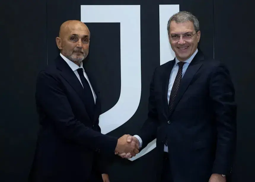 مربی یووه باید خالکوبی‌اش را پنهان کند! (عکس)