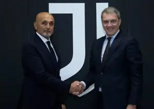 مربی یووه باید خالکوبیاش را پنهان کند! (عکس)