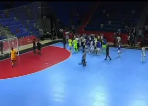 درگیری شدید بازیکنان و مربیان ایران و افغانستان