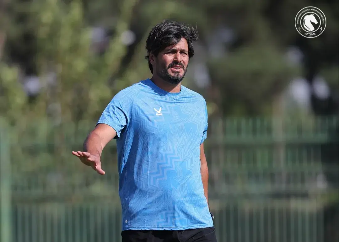 هدیه ویژه بازیکنان پیکان به سعید دقیقی(عکس)