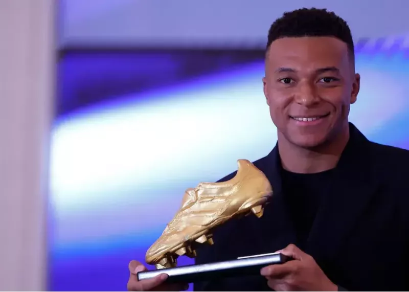 روز تاریخی کیلیان: امباپه کفش طلا پوشید