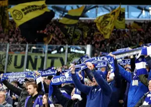 هواداران قطار را متوقف کردند تا کتک‌کاری کنند!