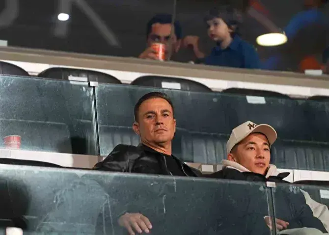 کاناوارو، تماشاگر ویژه مصدومیت دورسون!