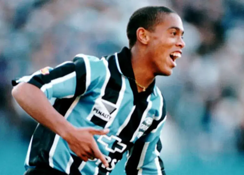 تخریب ورزشگاهی که رونالدینیو را به فوتبال داد!