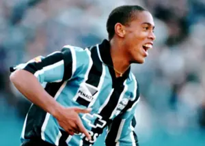 تخریب ورزشگاهی که رونالدینیو را به فوتبال داد!