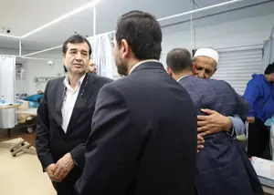 عیادت وزیر ورزش از صابر کاظمی (عکس)