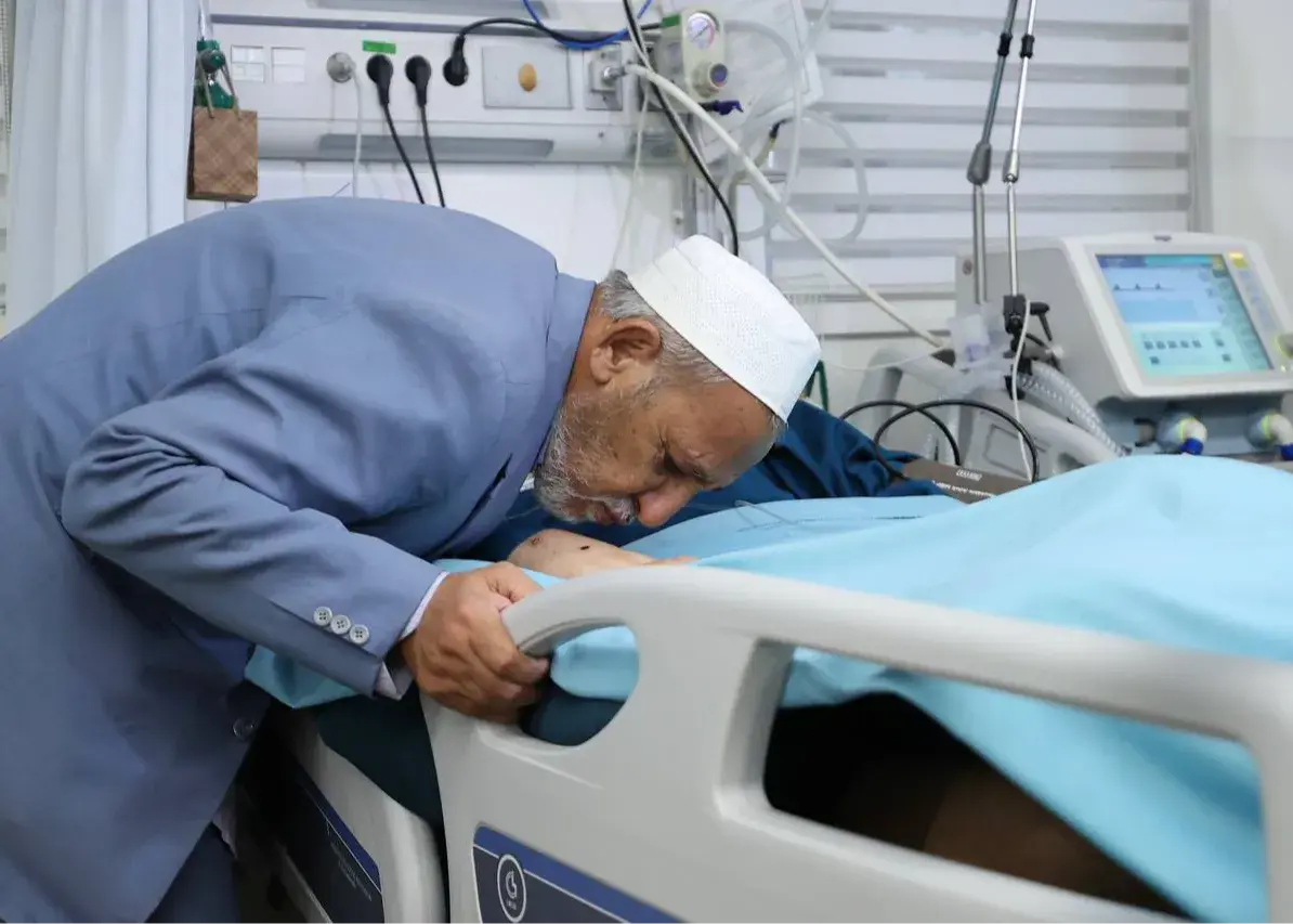 آی سی یو شماره ٢ پیامبران- بغض پدر: پاشو پسر عزیزم