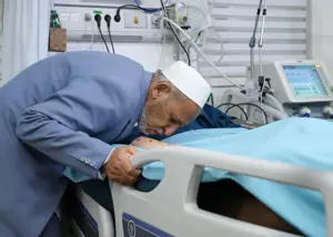 آی سی یو شماره ٢ پیامبران- بغض پدر: پاشو پسر عزیزم