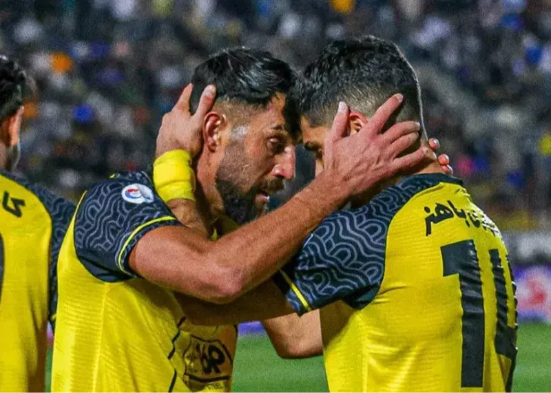 پاس گل آریا یوسفی را کسی ندید!