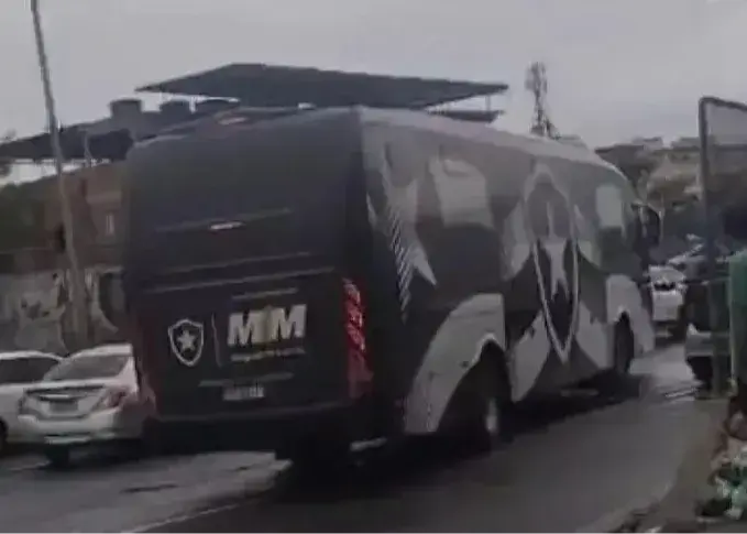 وحشت در بزرگراه: اتوبوس تیم فوتبال را به رگبار بستند!