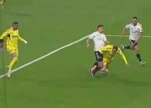 جنجالی‌ترین دربی: داور باید از استانبول فرار کند!