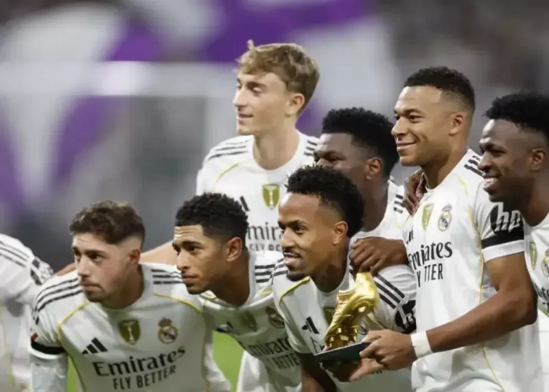 امباپه جایزه خاصش را به هواداران نشان داد (عکس)