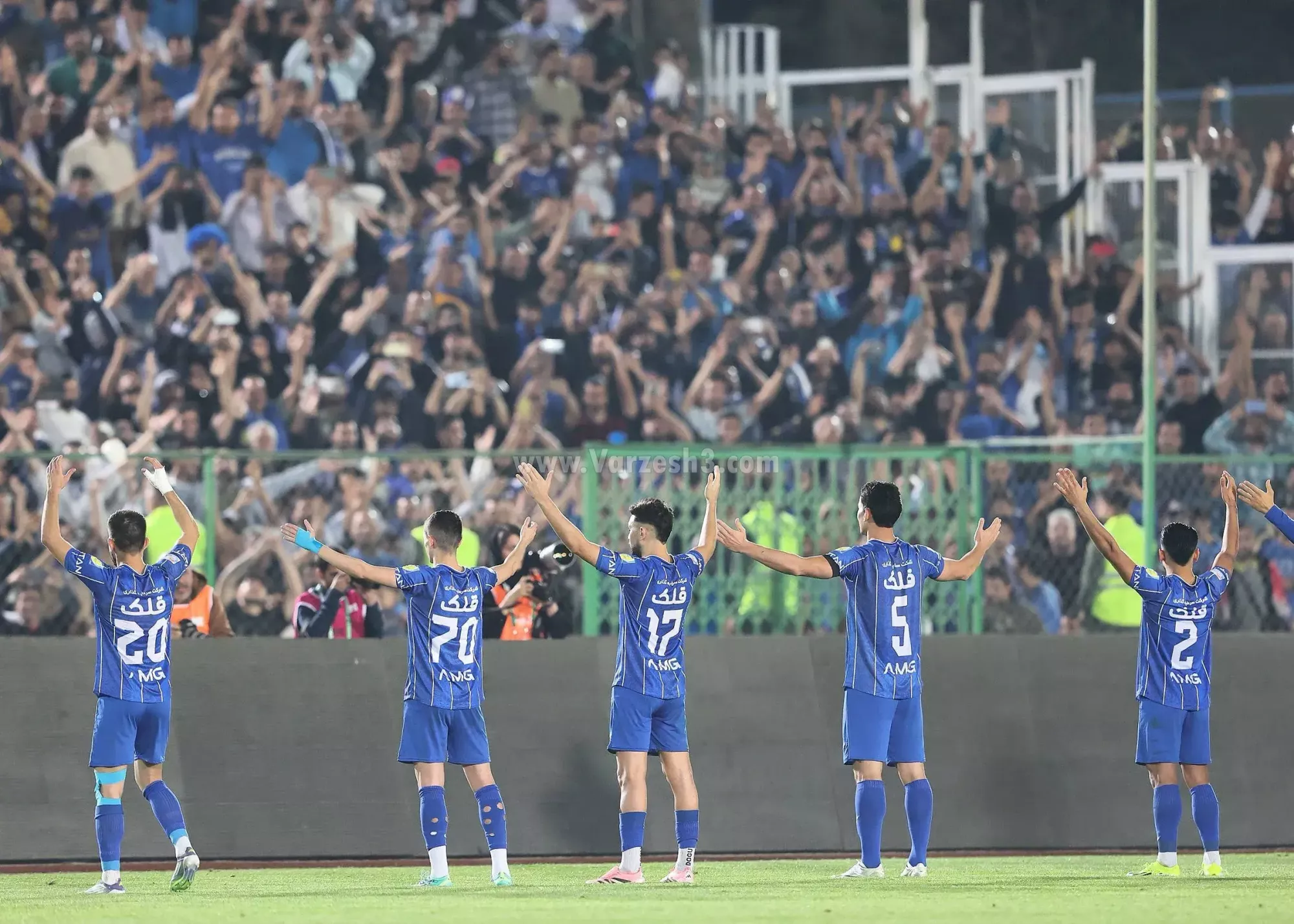 زبان‌ بدن مشترک استقلالی‌ها: احترام! (عکس)