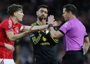 خشم مورینیوی مو قرمز: این داوری مضحکه است!