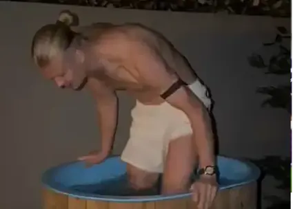 ویدیوی حیرت‌انگیز هالند: شیرجه در آب یخ!