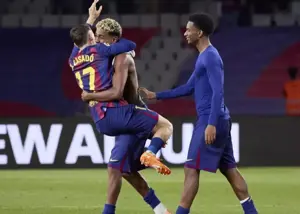 مردم درک نمی‌کنند که یامال 18 سال دارد