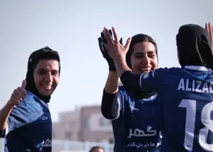 لیگ زنان: کورس قهرمانی در اختیار سه تیم