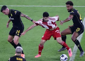 کارشناس داوری یونانی: پنالتی طارمی را دزدیدند!