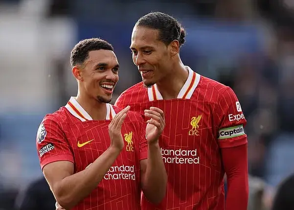 اعتراف کاپیتان لیورپول: با آرنولد حرف نمیزنم