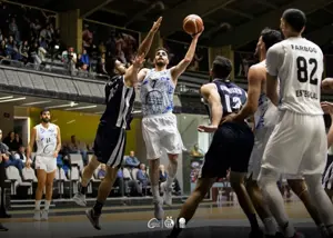 استقلالی‌ها صابر کاظمی را تشویق کردند