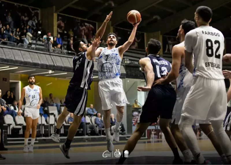 استقلالی‌ها صابر کاظمی را تشویق کردند