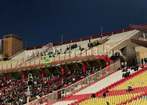 حضور تماشاگران عراقی در استادیوم یادگار