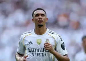 آرنولد در آنفیلد نیمکت‌نشین می‌شود!