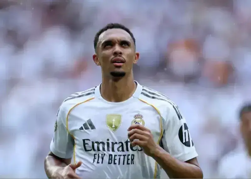 آرنولد در آنفیلد نیمکتنشین میشود!