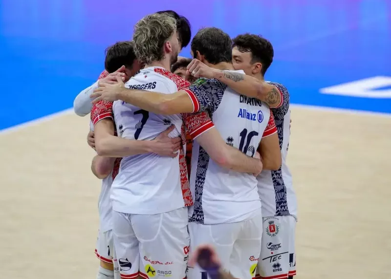 فوق ستاره آماده پیاتزا: ٣۵ امتیاز در چهار ست