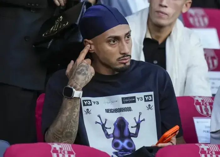 اعتراض رافینیا به بیعدالتی بزرگ سال (عکس)