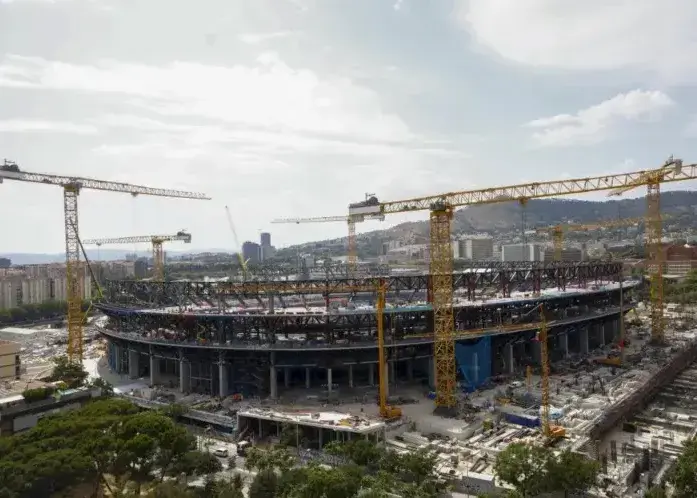 تظاهرات گسترده مقابل ورزشگاه نوکمپ!