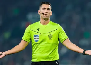 عجیب‌ترین روش برای ارعاب داور در فوتبال جهان!