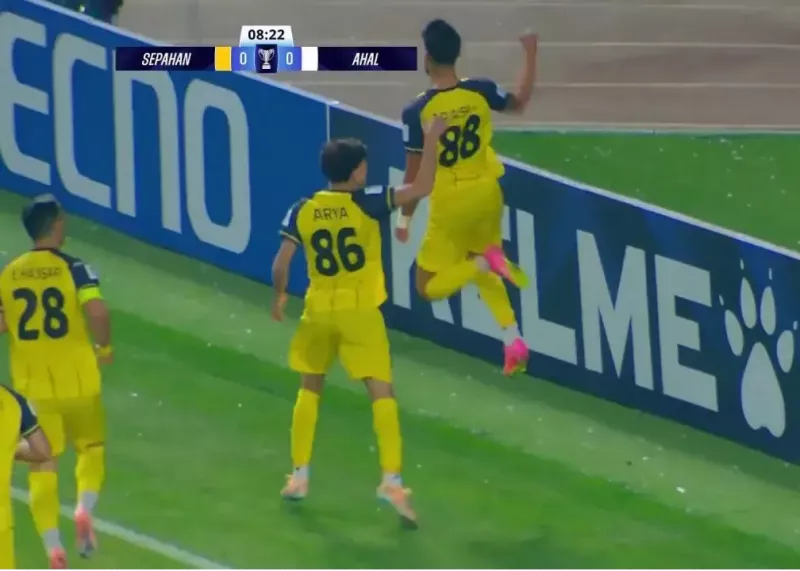 آشتی کنان رضاوند با گل، تشویق و پرواز به آسمان!