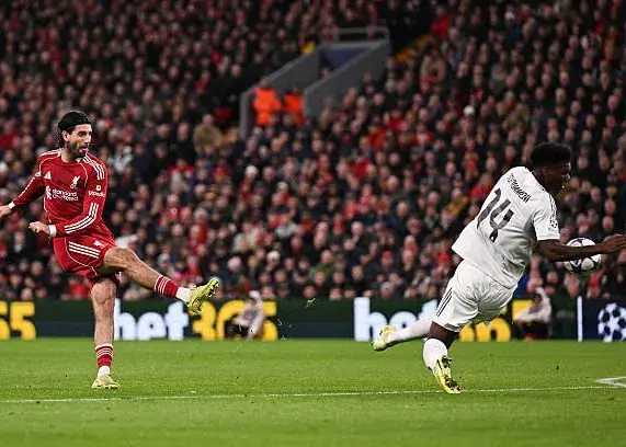 جنجال در آنفیلد: داور پنالتی لیورپول را سوزاند؟