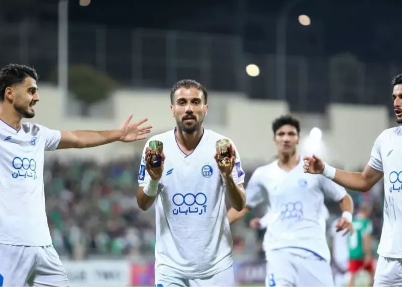 قدردانی ویژه گلزن استقلال از اعضای خانواده(عکس)