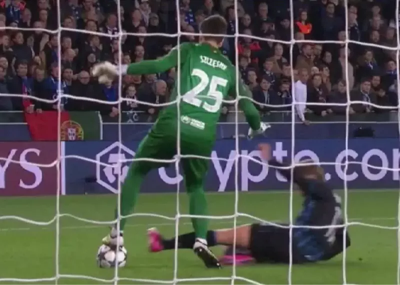 اشتباه بزرگ شزنی: ویایآر به داد بارسا رسید!