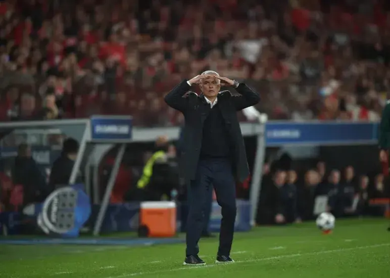 مورینیو: قلبم گرفت، این داور با من مشکل دارد