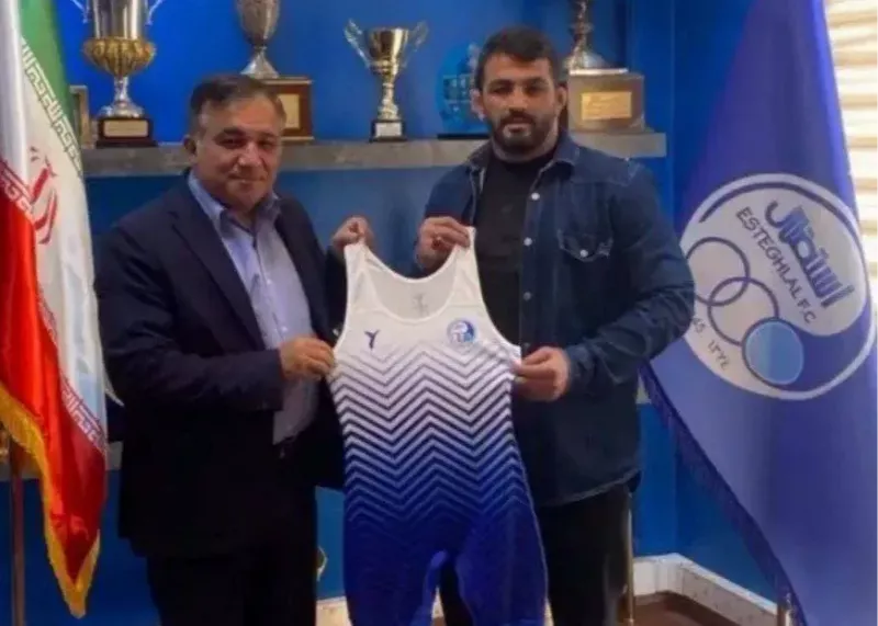 رسمی: حسن یزدانی دوبنده استقلال را به تن کرد