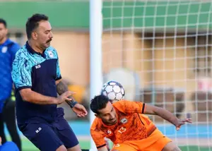 حنیف با لباس آبی به یاد دوران جوانی افتاد (عکس)