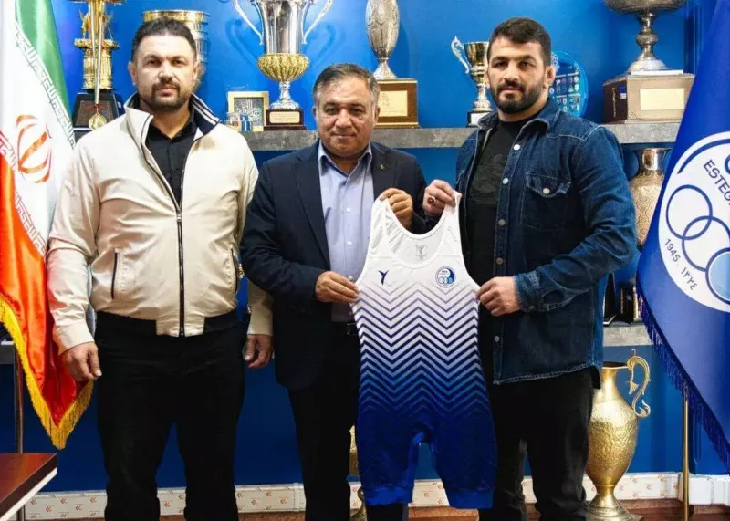 رسمی: حسن یزدانی دوبنده استقلال را به تن کرد