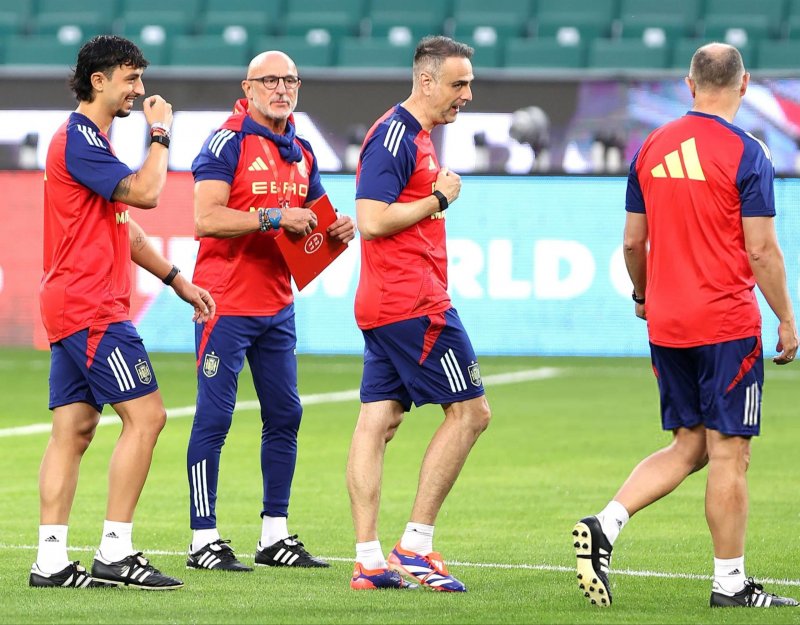 لیست اسپانیا برای بازیهای ملی: یک گام تا جام جهانی