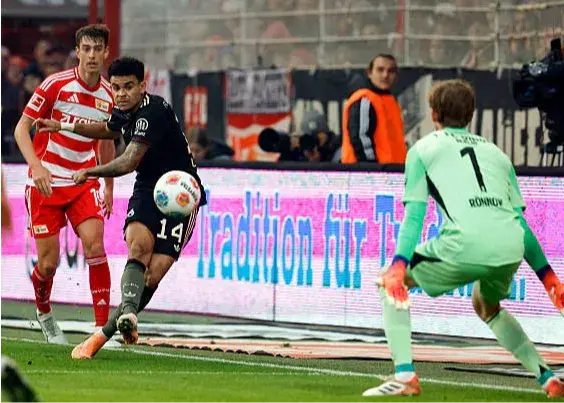 سوپرگل: دیاز هم فیزیک را شکست داد هم هندسه!