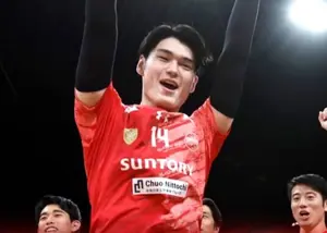 غولهای ژاپن تنه به تنه هم میزنند